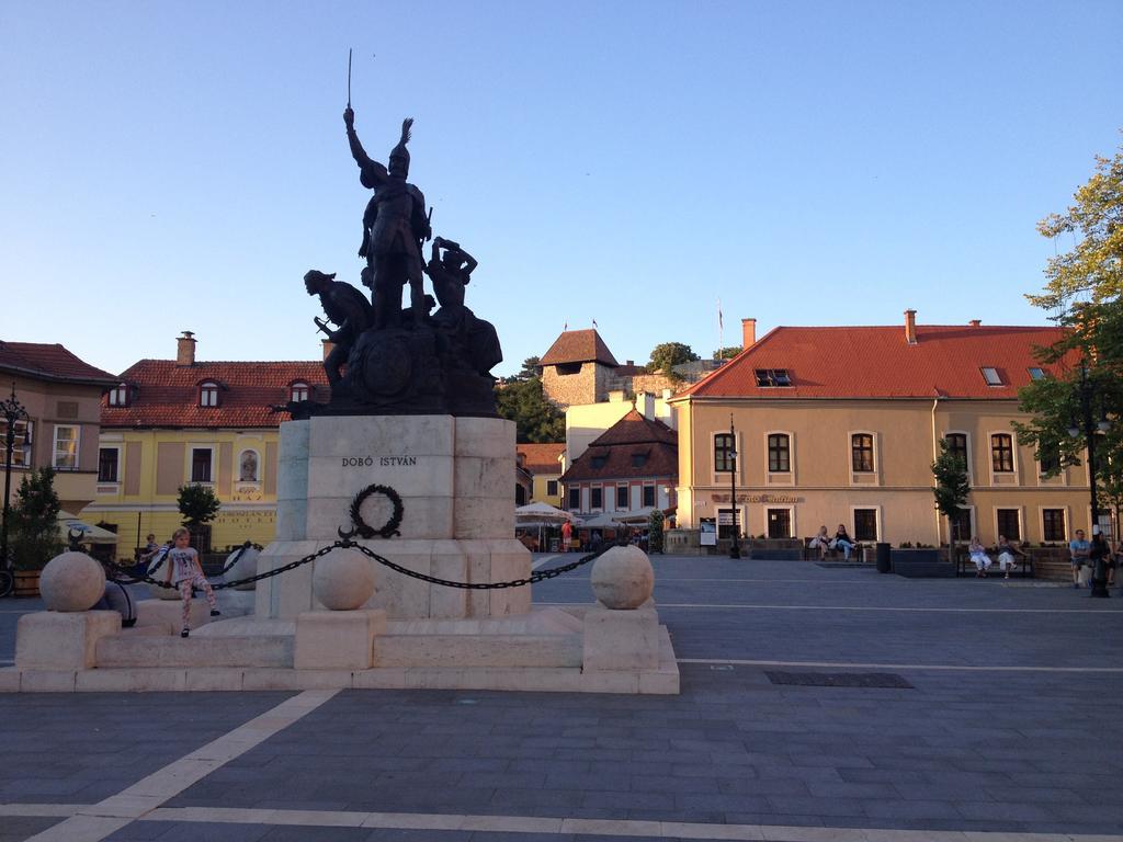 Orchidea Apartman Eger Buitenkant foto
