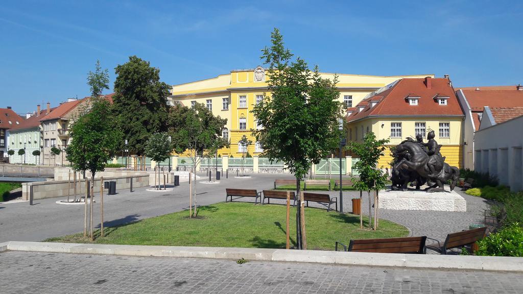 Orchidea Apartman Eger Buitenkant foto