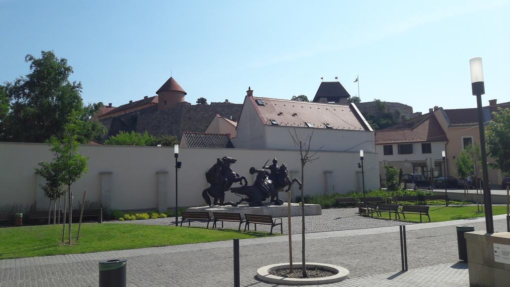 Orchidea Apartman Eger Buitenkant foto
