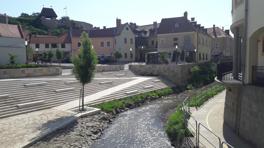 Orchidea Apartman Eger Buitenkant foto